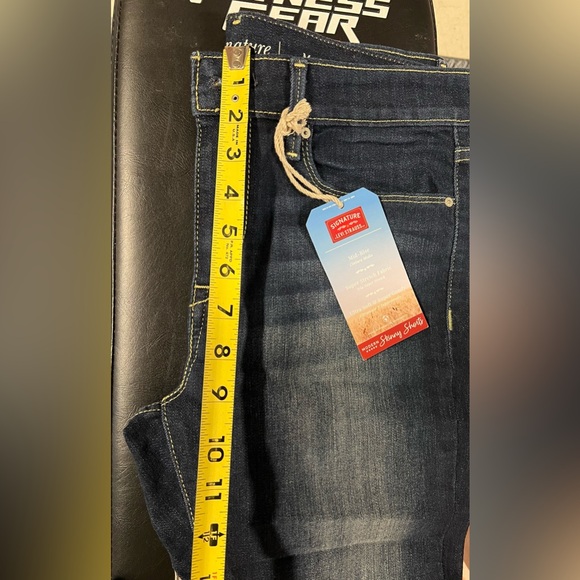 Levi’s Modern Skinny Shorts Size 8 NWT - Picture 5 of 7